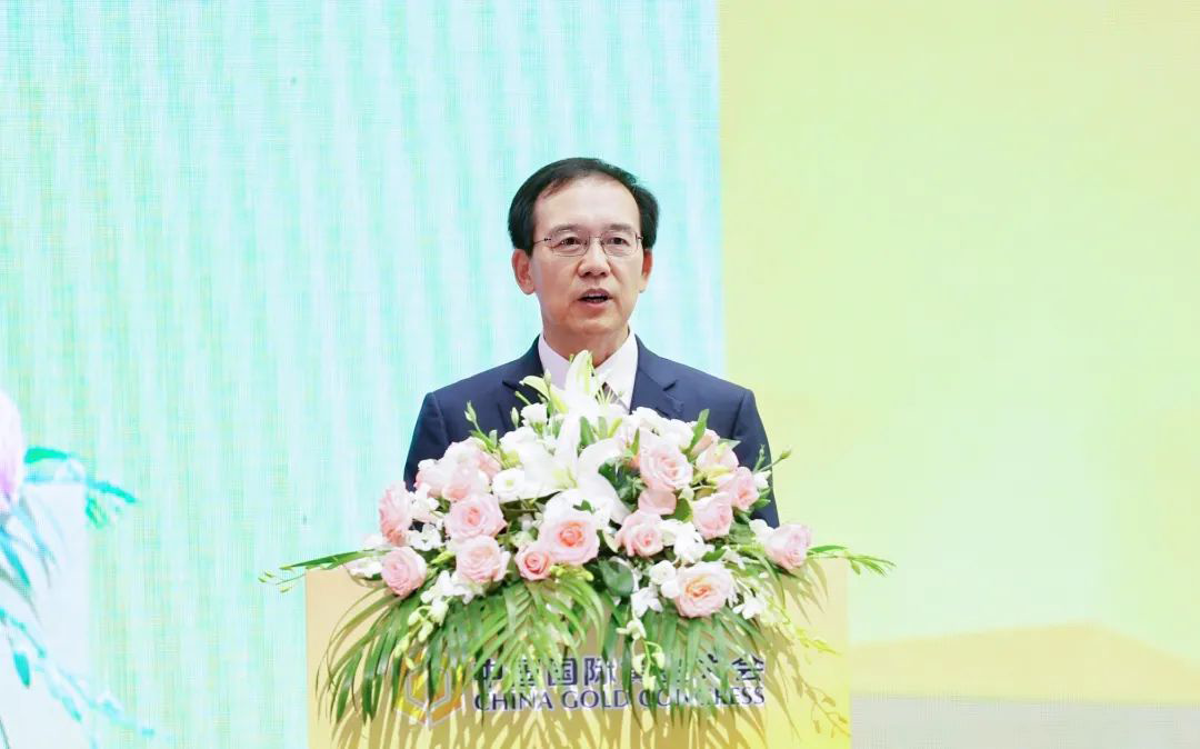 中國(guó)黃金協(xié)會(huì)會(huì)長(zhǎng)單位代表、中國(guó)黃金集團(tuán)有限公司黨委副書記、總經(jīng)理殷長(zhǎng)波.png